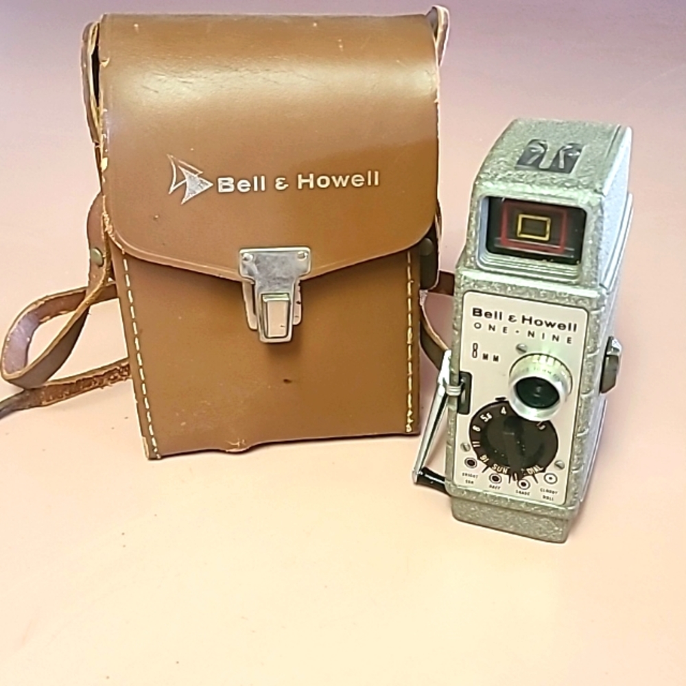 Vintage Bell and Howell One Nine 8mm Movie Camera w/ Leather Case